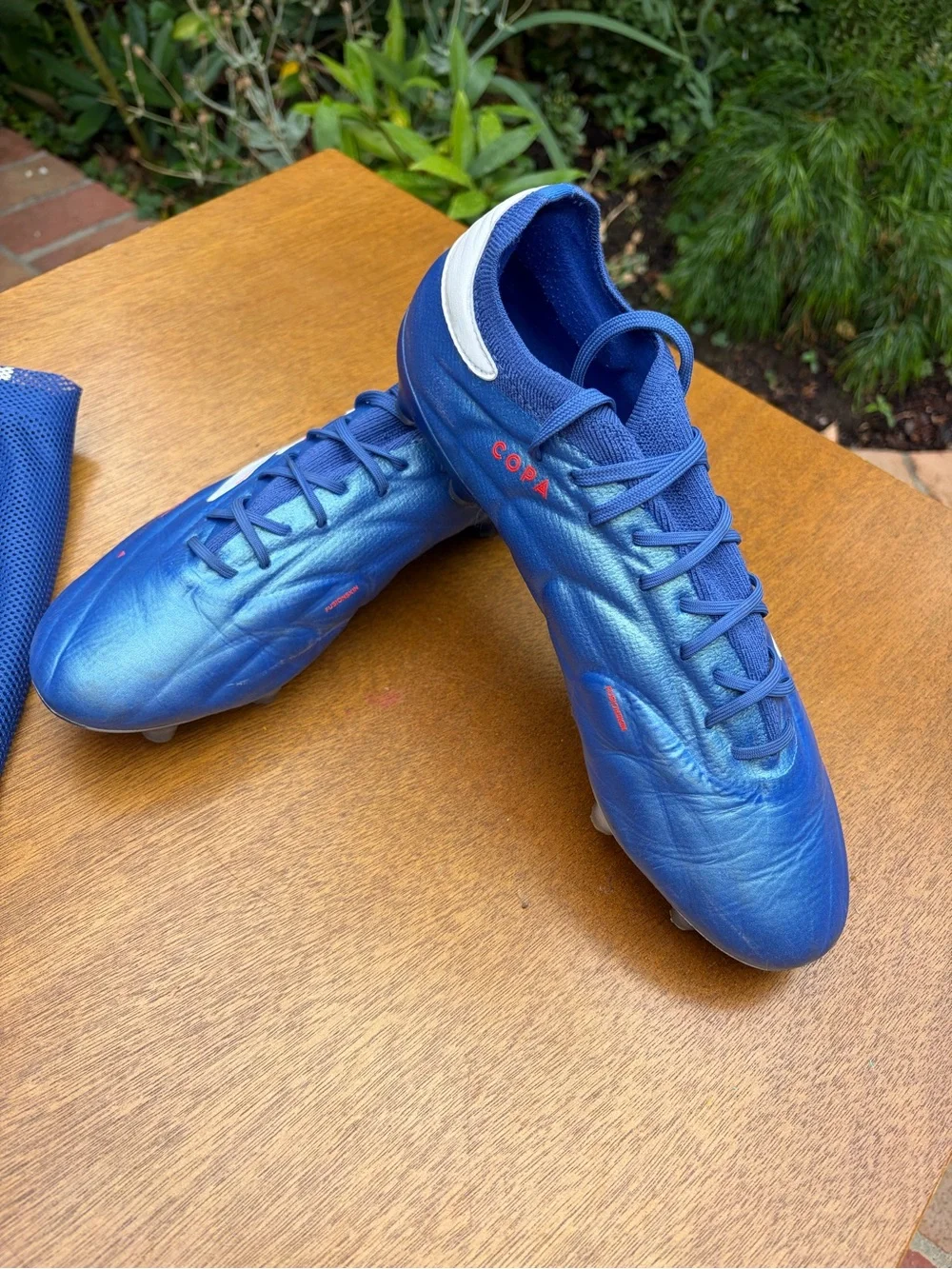 adidas Royal Blue Soccer Cleats with White Stripes 9M EUC